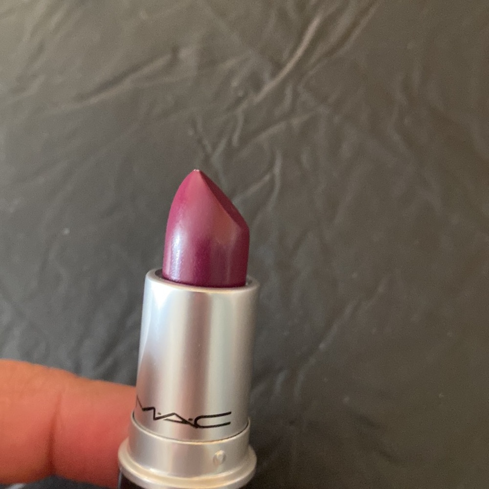 New MAC Satin lipstick 819 Rebel beautiful color for any skin tone - Picture 2 of 4